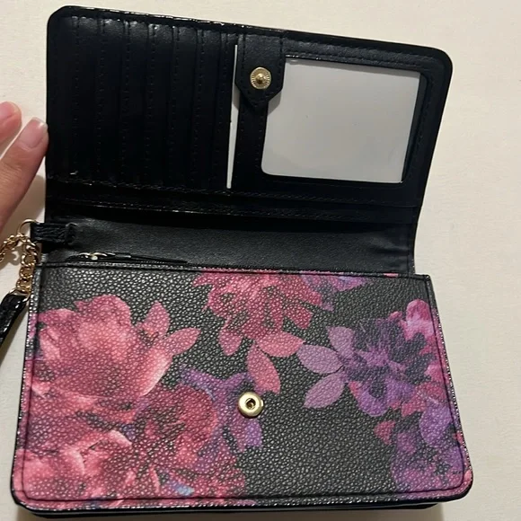 NWOT Victoria’s Secret The Victoria Floral Tech Wristlet - Picture 4 of 7